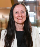 Liz Varga 教授，CBE